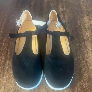 Size 6 women’s Mary Jane’s